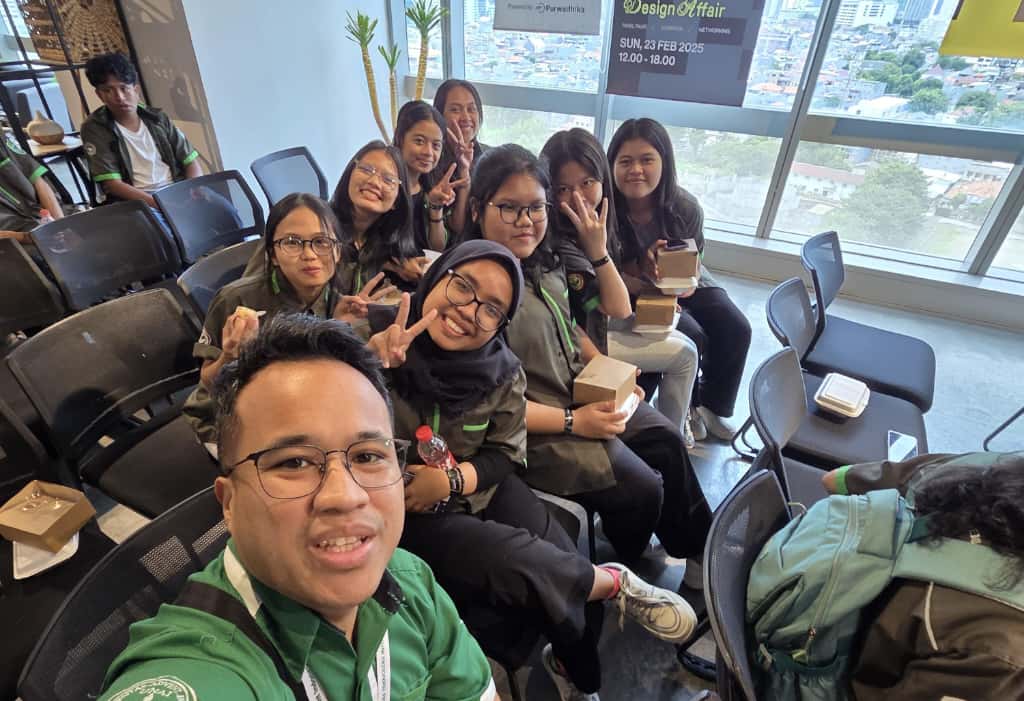 foto saya bersama teman dan dosen