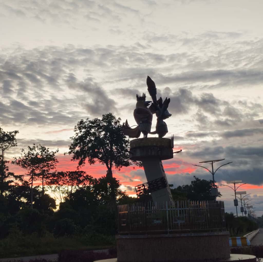 foto pemandangan saat sedang bersepeda di bandara